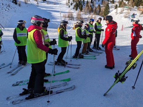 Die Anfänger beim Skikurs