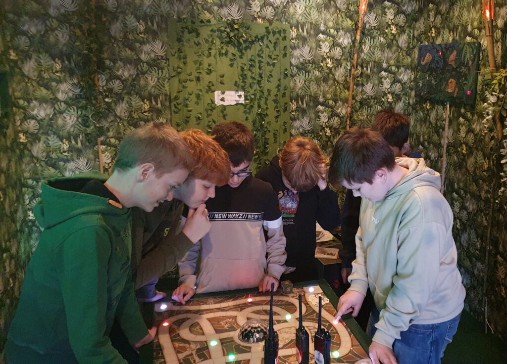 Mit der Mkid-Gruppe der WBRS auf Escaperoom-Abenteuer